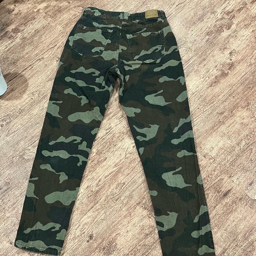 American Eagle Mom jean Camo Corduroy - Picture 11 of 13